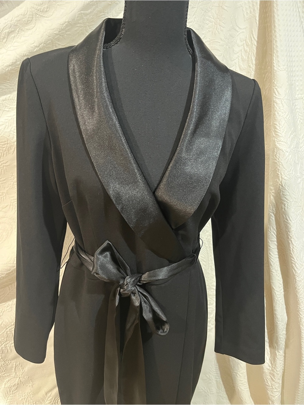 Eliza J Long Sleeve Tuxedo Gown, size 10, new with tags - Picture 2 of 15